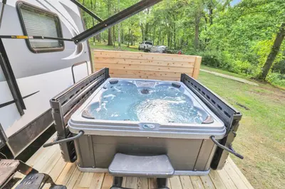 a hot tub in the back of a rv at Chestnut Camper in Lancaster