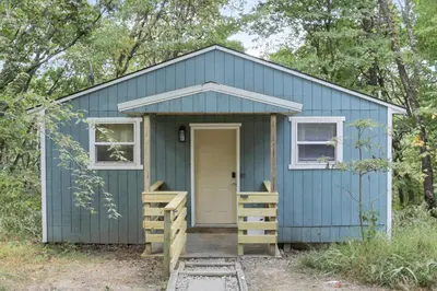 a blue shed with a ramp leading into it at The Evergreen Cabin in Lancaster