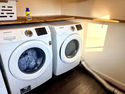 a washing machine and a washer in a room at Ranch-3 Bedroom-Pet & Kid-Fenced -EV Charging-King Bed in Gahanna