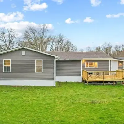 Corporate Cottage on Circle
