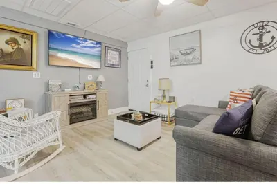 a living room with a couch and a tv at Quaint Cottage in Thornville