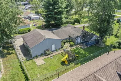 an aerial view of a house with a yard at Quaint Cottage in Thornville