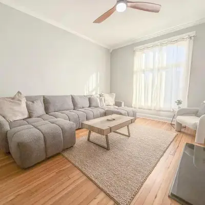 Spacious Home Downtown - Children's Hospital