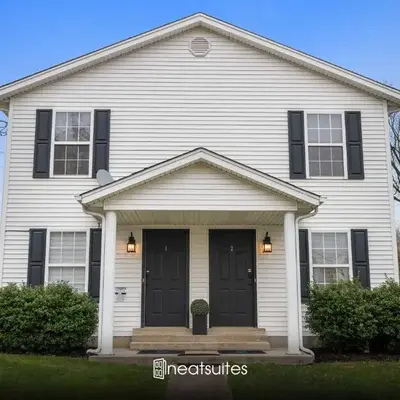 Entire Duplex Close to ark with Private Parking
