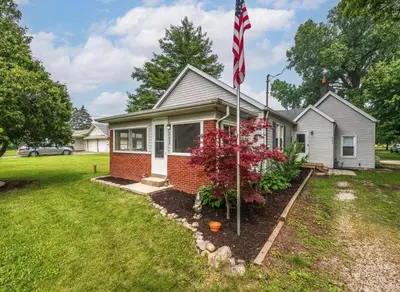 a house with an american flag in the yard at Beach Goers Paradise in Luna Pier