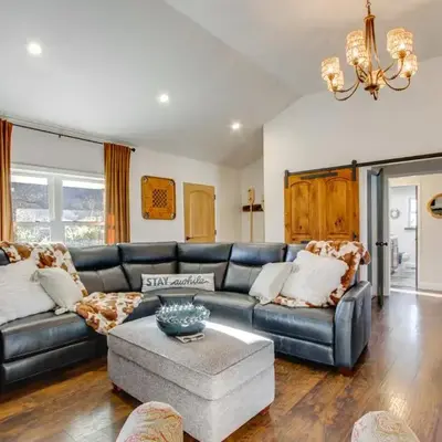 Fully Updated! Zanesville Home with River Views