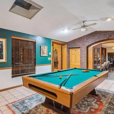 Steps to Edgewater - Sleeps 14 - Fun Game Room Retreat