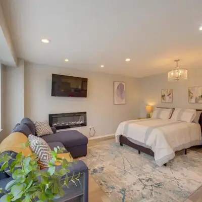 Cozy 12th-Floor Studio with Lake Erie Views!