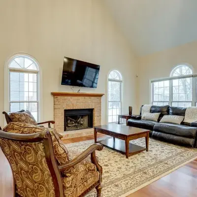 7 Mi to Dtwn Toledo Spacious Family Home!