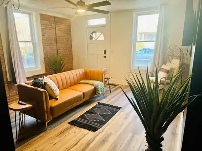 a living room with a couch and a table at Cozy Casita by Jungle House Downtown & Short North Free Parking 5 800 Reviews Near Convention Center & Nationwide Arena & Ohio State Walk to High Street in Columbus