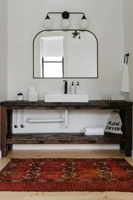 a bathroom with a sink and a mirror at Hotel Royal in Toledo