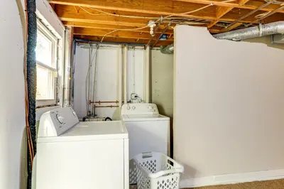 a laundry room with a washing machine and a washer at 6 Mi to Downtown Cincy Group-Friendly Townhome! in Cincinnati
