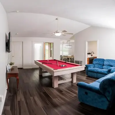 Modern Retreat Near DAY Airport & Metropark