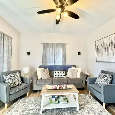 Newly Remodeled 2 Bedroom Home in Shelbyville Family Friendly