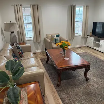 Spacious 2BR Apartment near Toledo