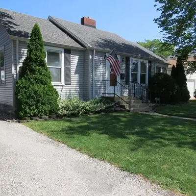 Minutes from Downtown Shopping and Dining Close to Cedar Point
