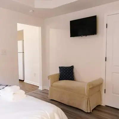 Big Blue - Stylish Studio in Downtown Lexington