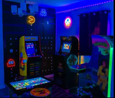 a room with two arcade video games in a room at Hot Tub Arcadia
