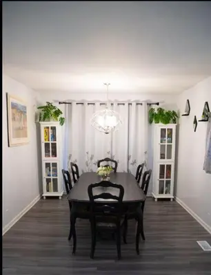 a dining room with a table and chairs at Hot Tub Arcadia