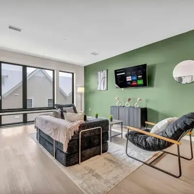 Walk to CWRU w KingBed Balcony Gym Parking WD