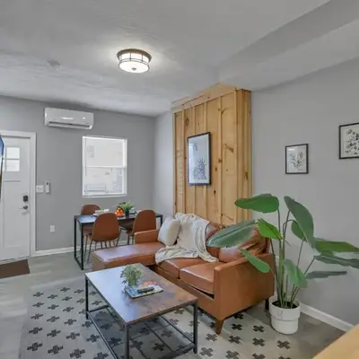 Modern Columbus 2BR Near COSI & Arena District