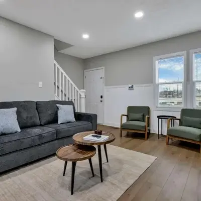 Modern Townhouse in Historic Building Walk to Downtown