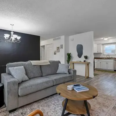 Modern 4BR Retreat Fenced Yard Near Easton