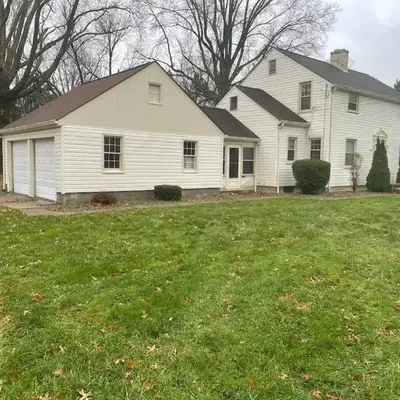 Cozy Apartment w Garage