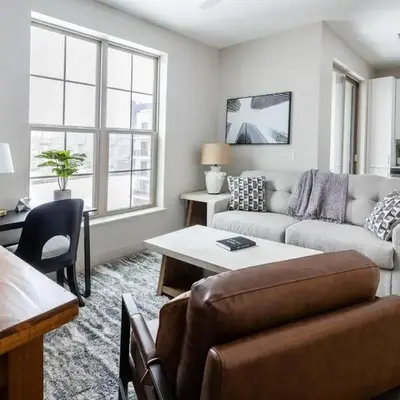 Landing Stylish 1BD Gym Courtyard