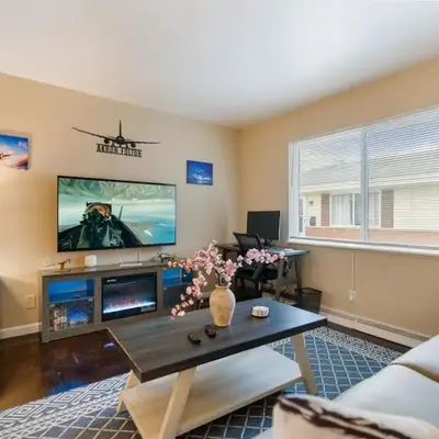 Akron 2 Bed 1 Bath Flight Themed Oasis Dog Friendly