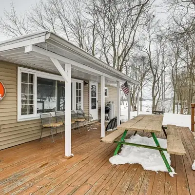 Deck and Fire Pit! Muskingum Fishing Cabin