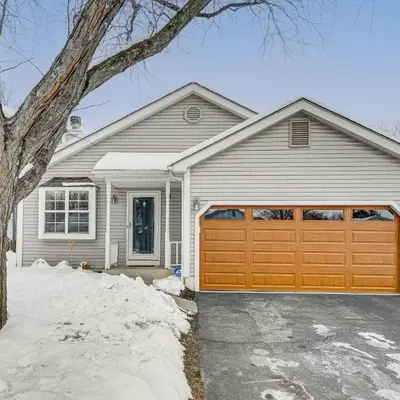 Castlerea Casa! Columbus Area Home with Yard