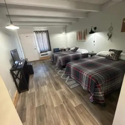 Tecumseh Inn & Suites
