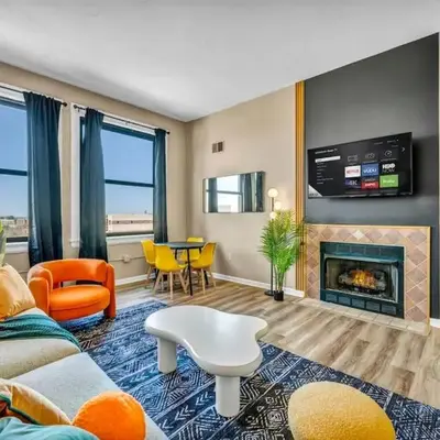 Funky 2B Apt in Downtown Cleveland FREE Parking