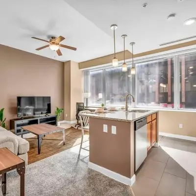 Modern High-Rise Condo in Central Downtown | Gym