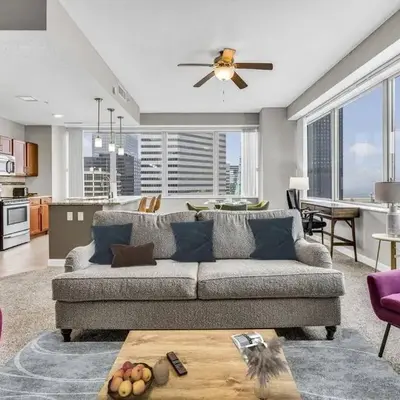14th Floor Lux Downtown Condo w/ LAKE VIEWS & Gym