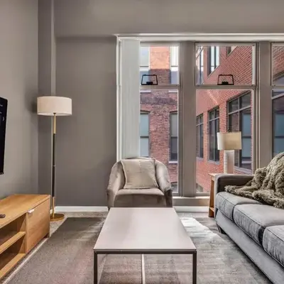 Luxe Downtown Condo • Pool Table & Parking