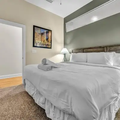 Ultra Chic Condo in The Heart of Downtown!