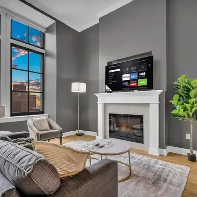 Premium Luxury Condo | Playhouse SQ | Parking $