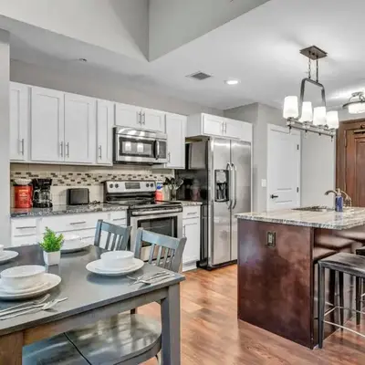 LUXE Condo Downtown | Security•Gym•Parking