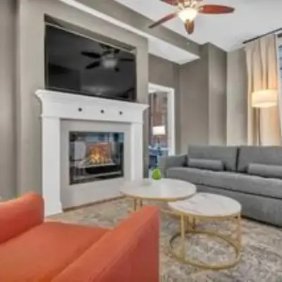 Amazing Downtown Apartment in Incredible Location!