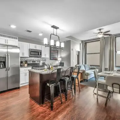 Elegant 2BD Condo in the Heart of Downtown • Gym