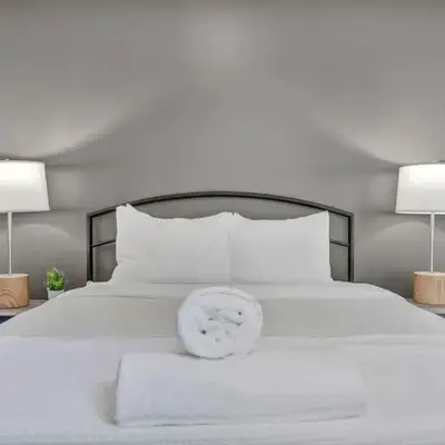 Elegant Downtown Condo • Fitness Gym Included