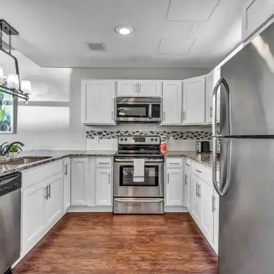 Stunning Downtown Condo with Parking & Gym