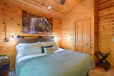 a bedroom with a bed in a log cabin at Havenridge in Logan