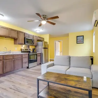 Downtown Ashland and Central Park! Fresh Condo