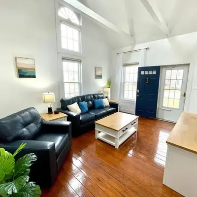Coastal Cape Cod w/ King Bed