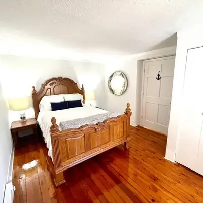 ENTIRE UNIT- Charming Century Home in Harbour Town