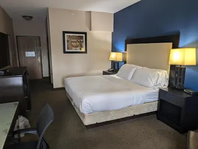 a hotel room with a large bed and two lamps at Wingate by Wyndham Ashland in Ashland