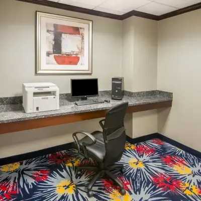 Holiday Inn Express Cleveland Airport - Brook Park by IHG